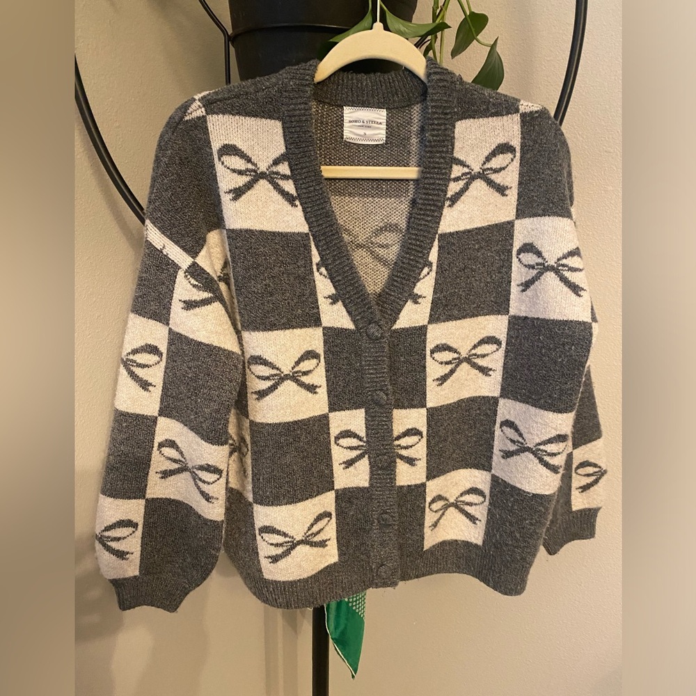 Soho & Stella Cute Oversized Cozy Grey and Cream Bow Cardigan Sweater - S
